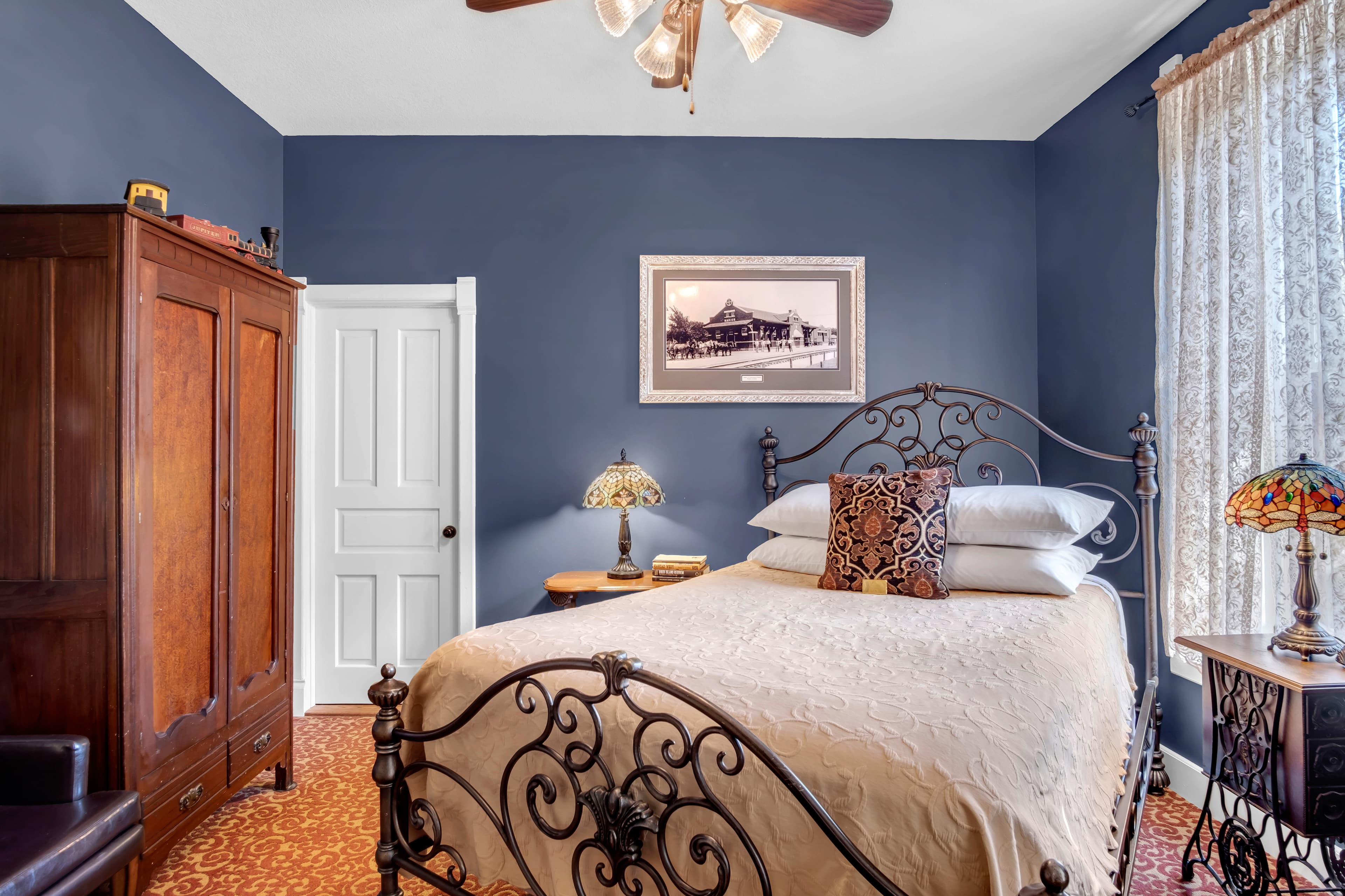 The Railroad Suite 204 queen bed