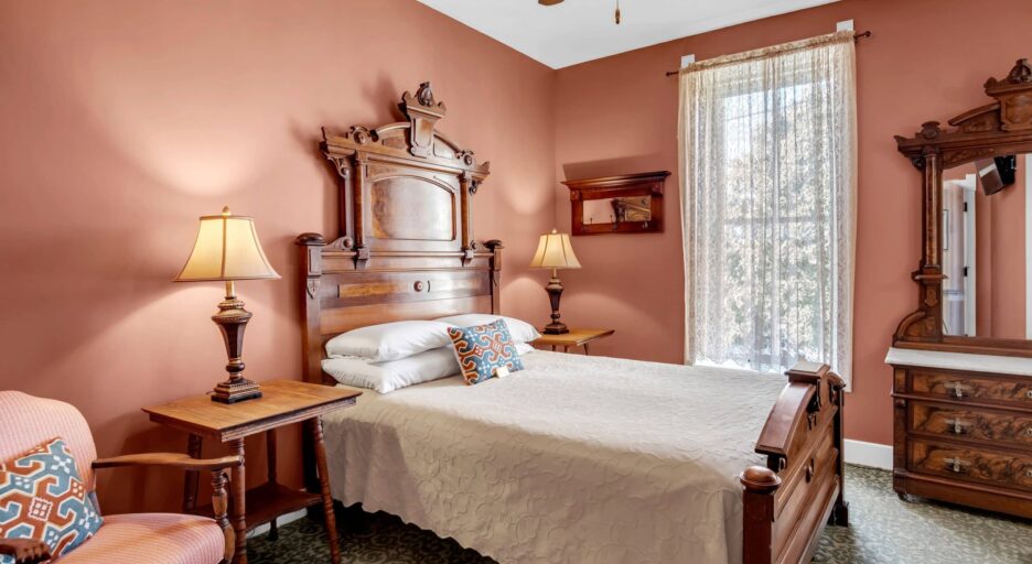 Suite 203 &#8211; The Santa Fe Suite, Historic Elgin Hotel