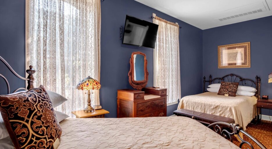 Suite  204 &#8211; The Railroad Suite, Historic Elgin Hotel