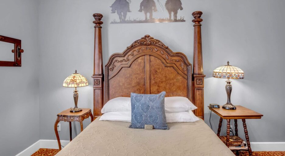 Suite 207 &#8211; The Wild West Suite, Historic Elgin Hotel